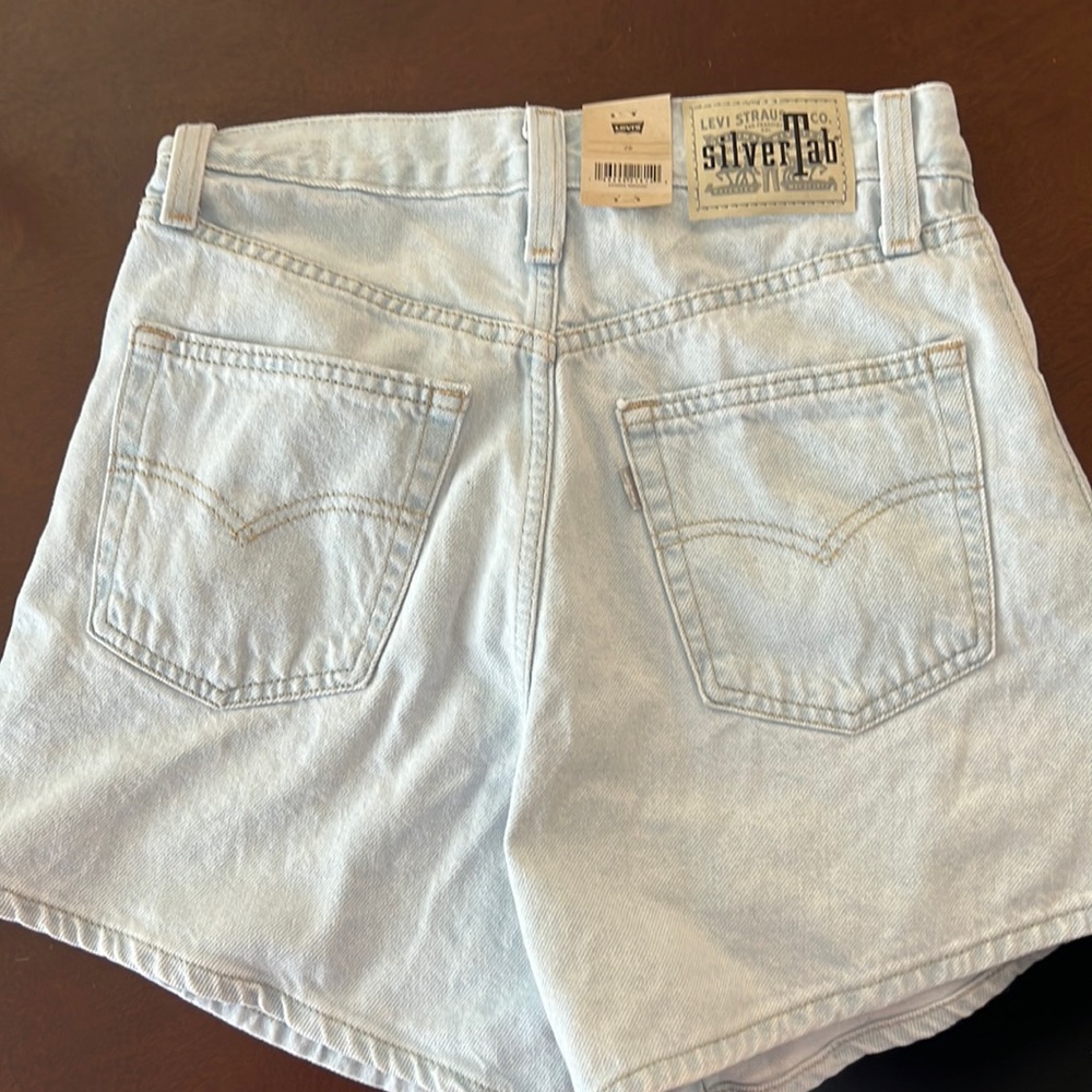 Levi High waisted mom shorts size 26